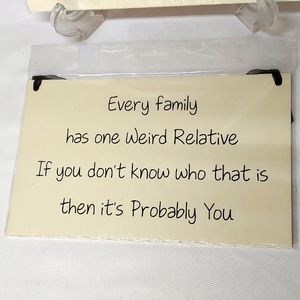 Cute hanging wall plate.  5 2/8"×8 1/2"